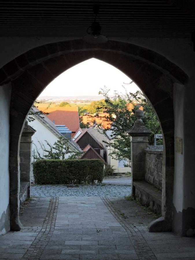 Turmstueble Im Torhaus Von 1545 Lejlighed Burgbernheim Eksteriør billede